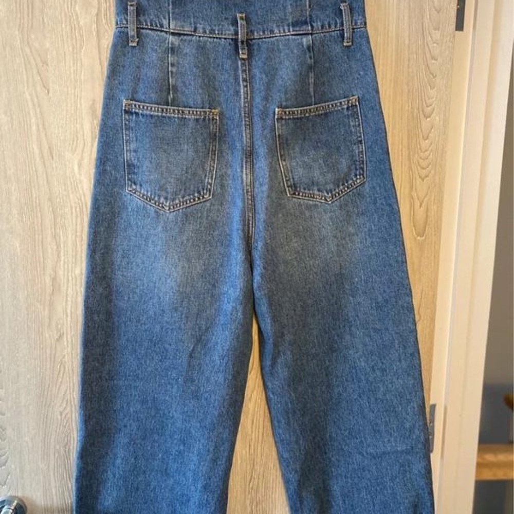 High waisted jeans